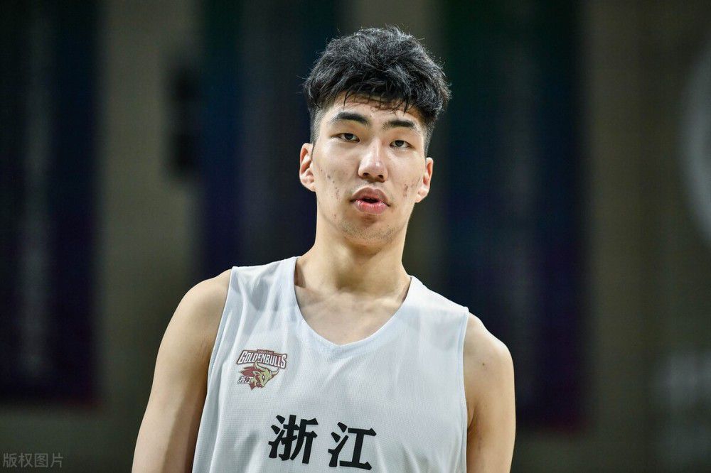 特辑同时还呈现了张钧甯首任电影监制所面临的新挑战